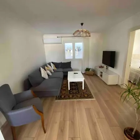 Aile Apartmani, Teras Kat Daire شقة بودروم